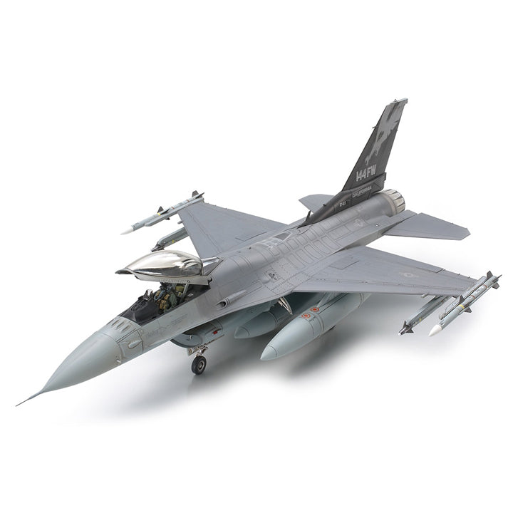 Tamiya F-16C Block 25/32 "Fighting Falcon" - 1/48