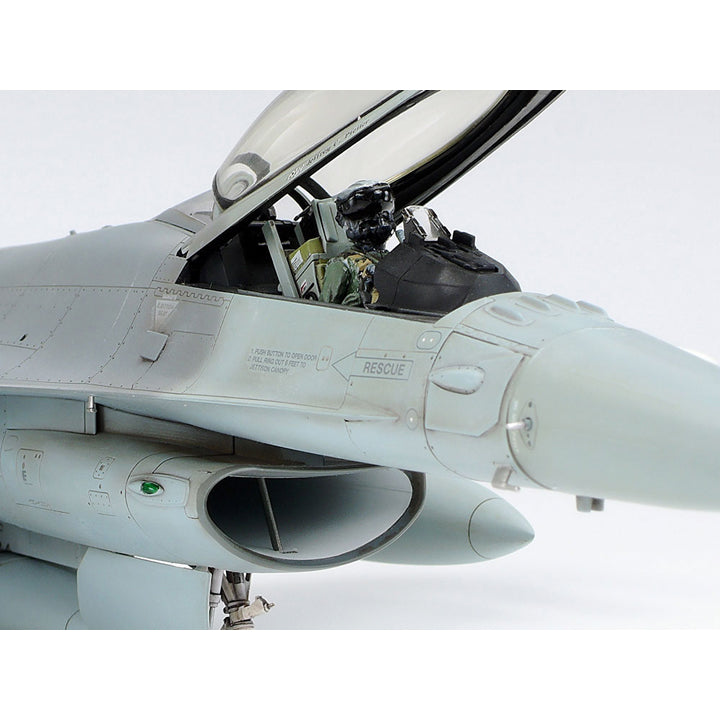 Tamiya F-16C Block 25/32 "Fighting Falcon" - 1/48